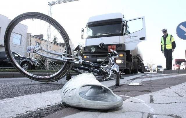 Nowe przepisy dla rowerzystów nie działają? Cyklistów ginie więcej
