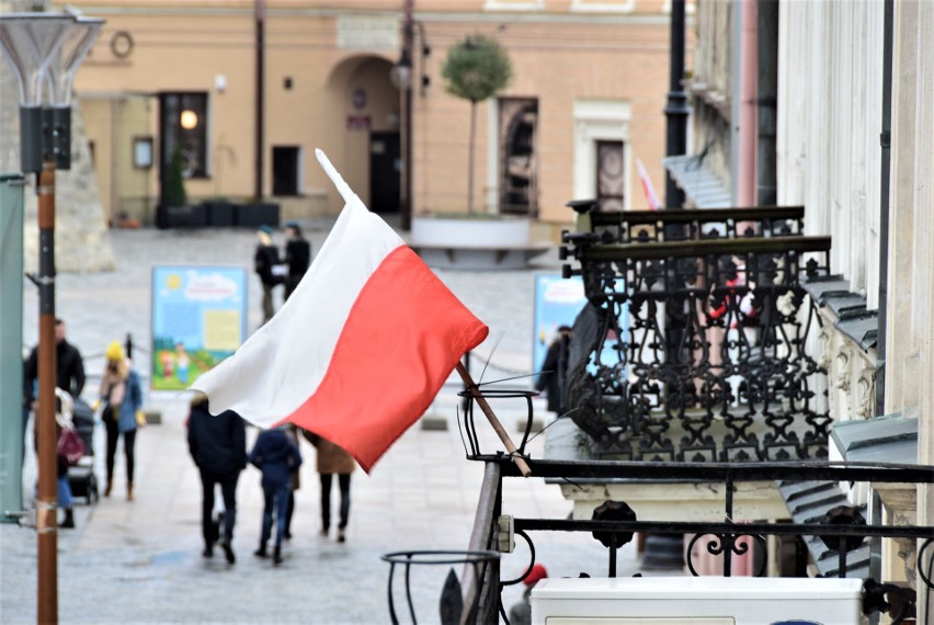Święto Niepodległości w Lublinie i woj. lubelskim. Na domach i urzędach powiewają flagi. Zobacz zdjęcia!