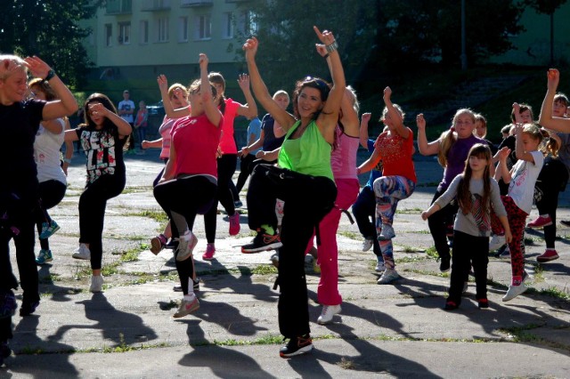 I Słoneczny Maraton ZUMBY w ZS 6 na Osiedlu Słonecznym w Gorzowie.