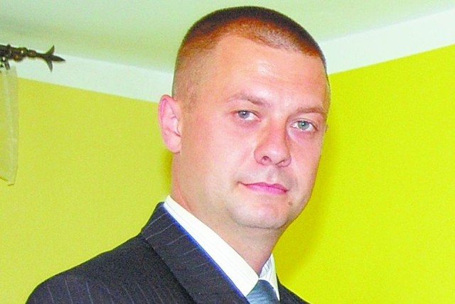 Tomasz Naruszewicz jest jedynym, który oficjalnie potwierdził już swój start w wyborach. Ma 32 lata, skończył historię, pracuje jako nauczyciel.