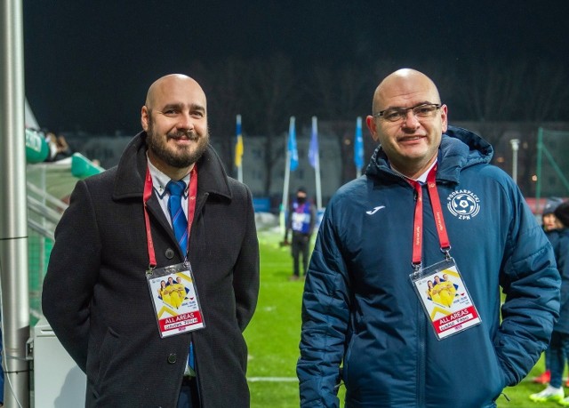 Łukasz Pado (z prawej) przez wiele lat pracował w dziale sportowym Nowin, obecnie jest rzecznikiem prasowym Podkarpackiego Związku Piłki Nożnej.