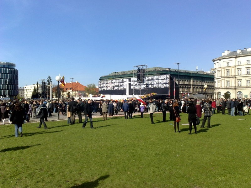 Tysiące mieszkańców regionu oddało w Warszawie hołd bohaterom (zdjęcia)