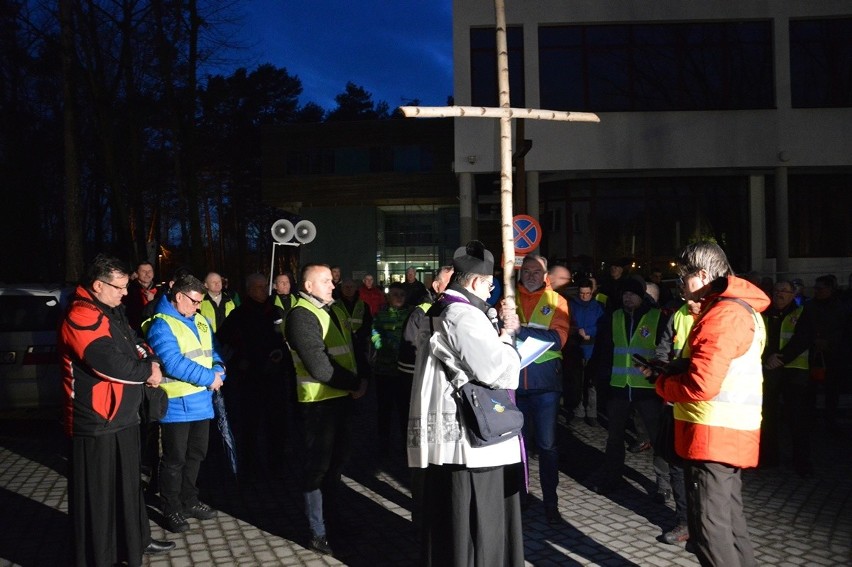 Droga Krzyżowa mężczyzn ze Stalowej Woli do Niska 