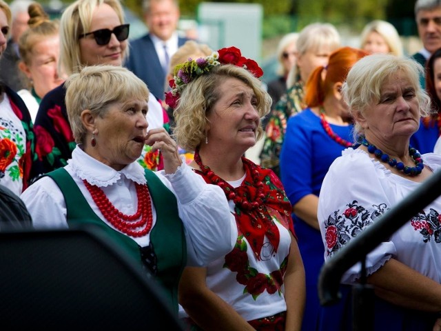 15 października - Międzynarodowy Dzień Kobiet Wiejskich. Oto piękne i wspaniałe gospodynie wiejskie z regionu radomskiego. Zobaczcie zdjęcia na kolejnych slajdach.