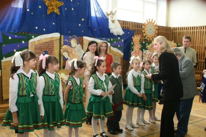 Uczniowie z Kielc śpiewali kolędy