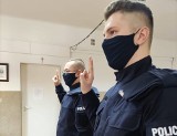 Ostrów Mazowiecka. Ślubowanie nowych policjantów. Dwóch funkcjonariuszy zostało przyjętych do służby. 15.03.2022