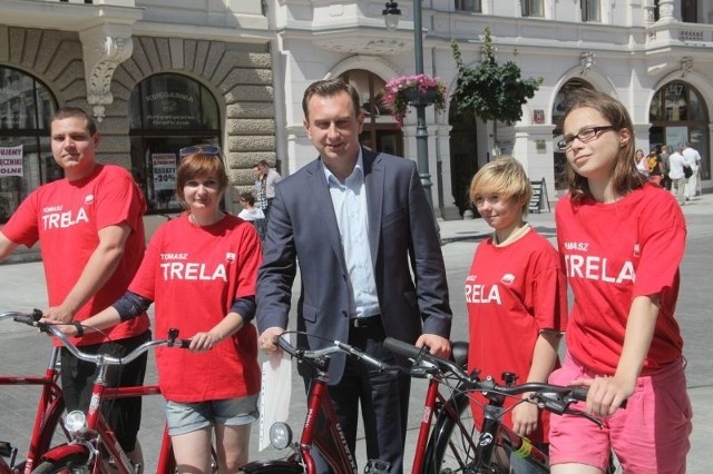 Radny Trela i rowerowy patrol partyjnej młodzieżówki.