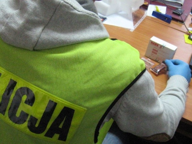Szydłowiecka policja znalazła narkotyki u 19-latka w gminie Jastrząb.