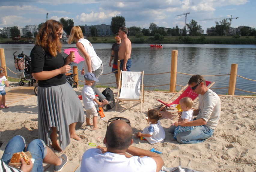 Kraków. Miejska plaża otwarta [ZDJĘCIA]