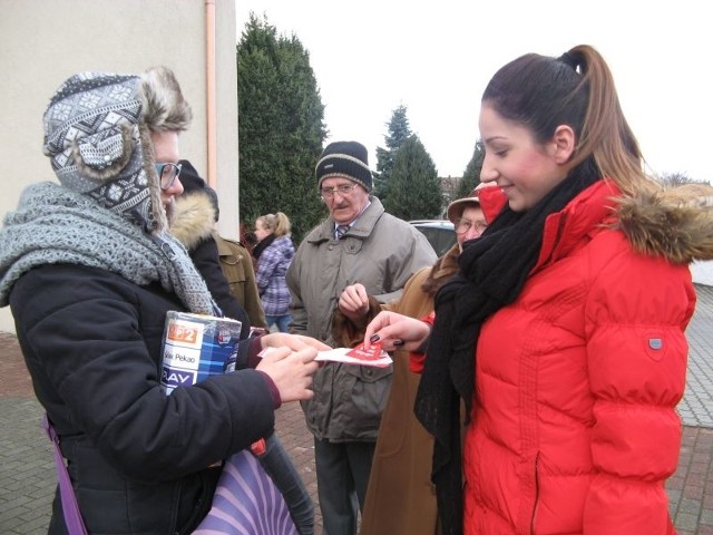 Paula Klukiewicz kwestować będzie do 16.00, podobnie jak inni nieletni wolontariusze.