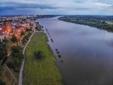 Poziom wody w Wiśle w Grudziądzu przekroczył stan ostrzegawczy. Nadeszła fala kulminacyjna [zdjęcia]