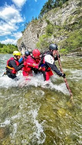 Pieniny. Ratownicy GOPR trenowali jak ratować w rwących rzekach górskich