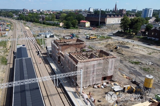 Tak dziś wygląda remontowany dworzec kolejowy w śródmieściu Dąbrowy Górniczej Zobacz kolejne zdjęcia/plansze. Przesuwaj zdjęcia w prawo - naciśnij strzałkę lub przycisk NASTĘPNE