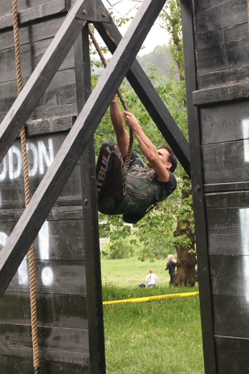 Runmageddon w Myślenicach. Najtwardsi z najtwardszych już biegną. Runmageddon hardcore i ultra rozpoczęty!