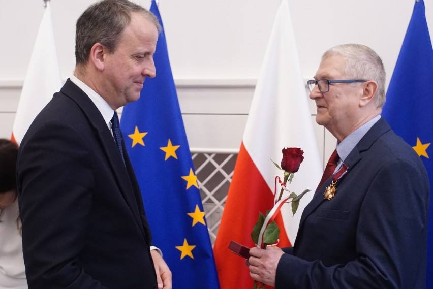 Poznaniakom wręczone zostały krzyże zasługi, medal z...