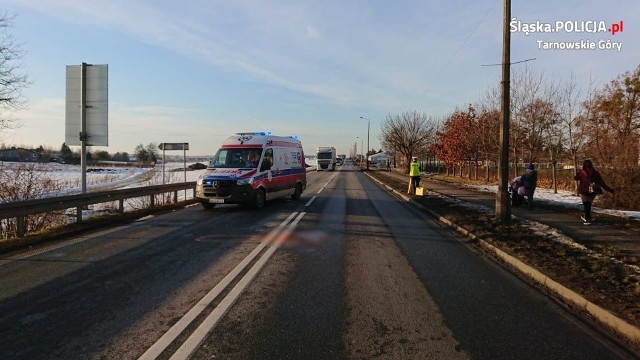 Tarnowskie Góry: pieszy wpadł pod ciężarówkę. 24-latek zmarł w szpitalu.