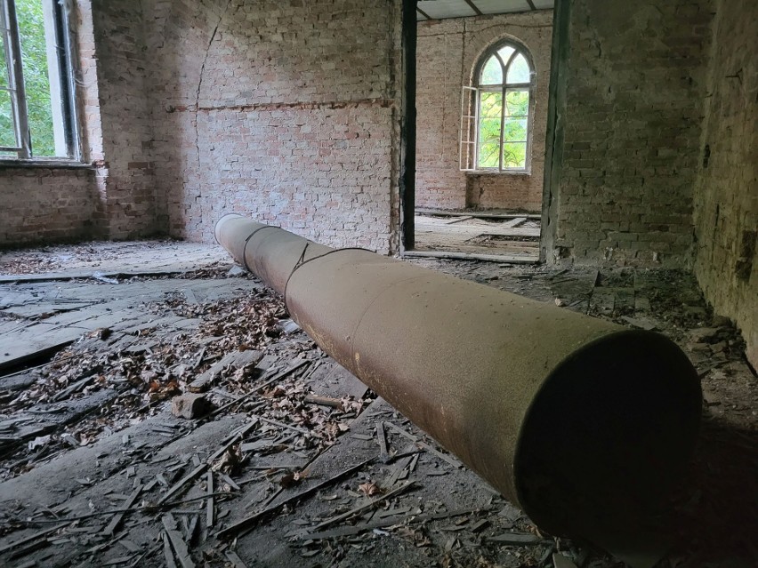 Opuszczony XIX-wieczny pałac w Wędryni niszczeje z roku na...