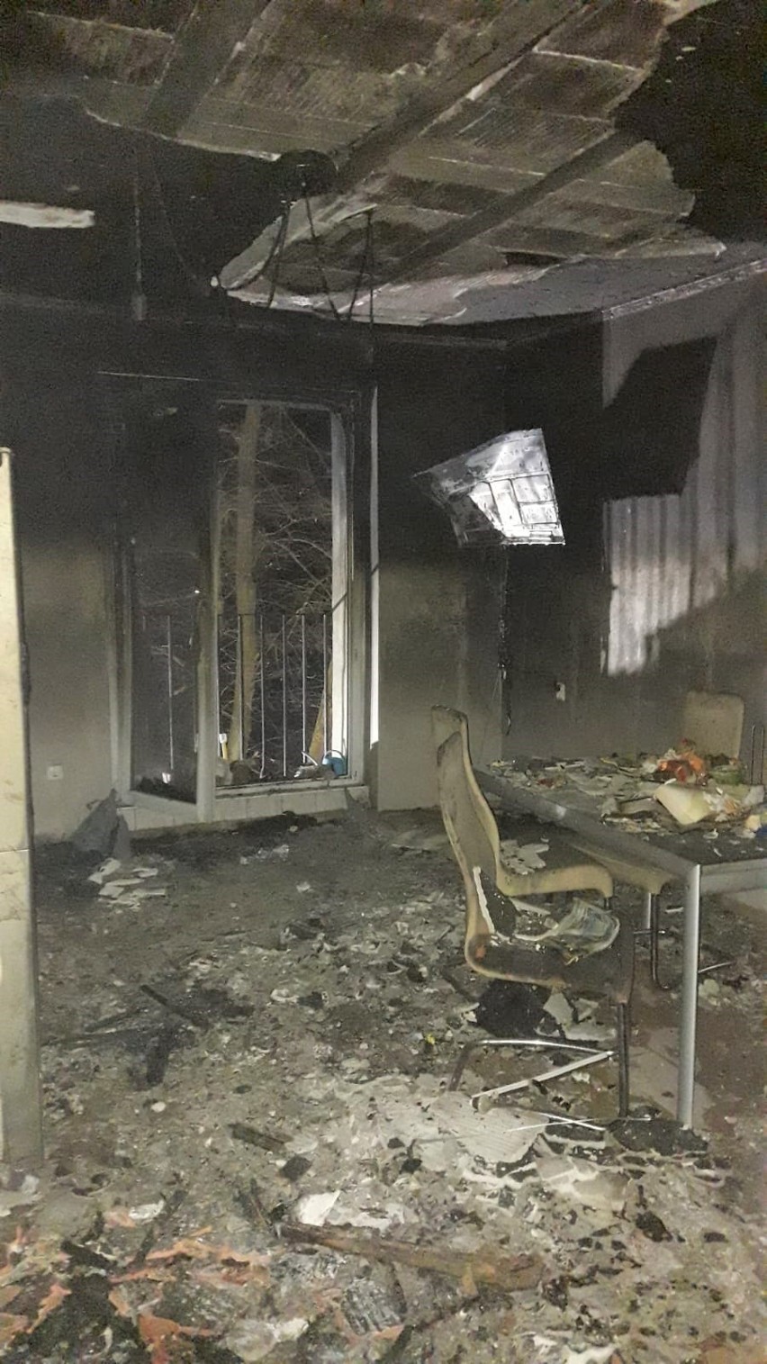 Wnętrze mieszkania, w którym wybuchł pożar zostało...