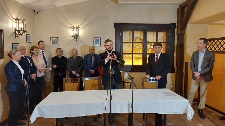 Wybory 2024. Andrzej Chaniecki podczas konwencji w Opatowie, przedstawił kandydatów do Rady Miejskiej