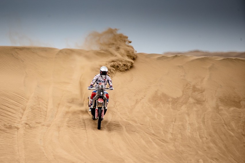 Maciej Giemza z Orlen Team jest już po pierwszym etapie Rajdu Dakar w Peru. Zajął 27 miejsce [ZDJĘCIA]