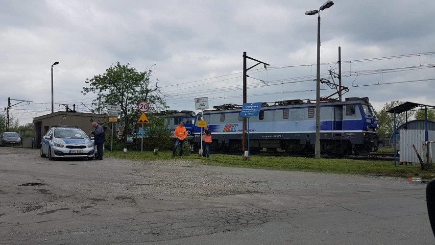 Kraków. Wypadek na przejeździe kolejowym [KRÓTKO, ZDJĘCIA]