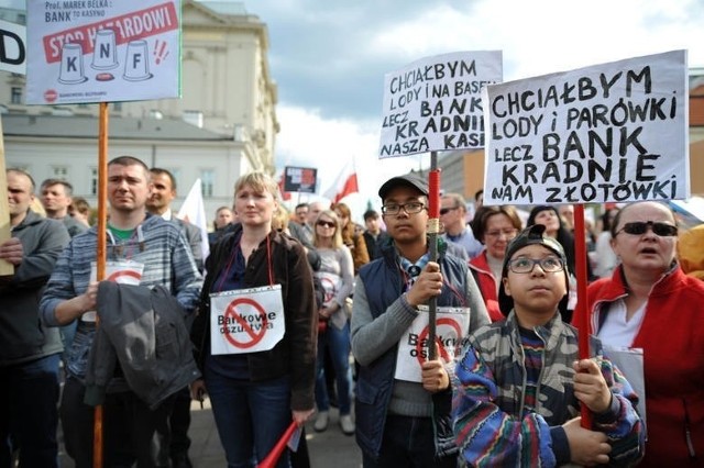 W Polsce klienci zawarli 900 tysięcy umów kredytów we frankach szwajcarskich.