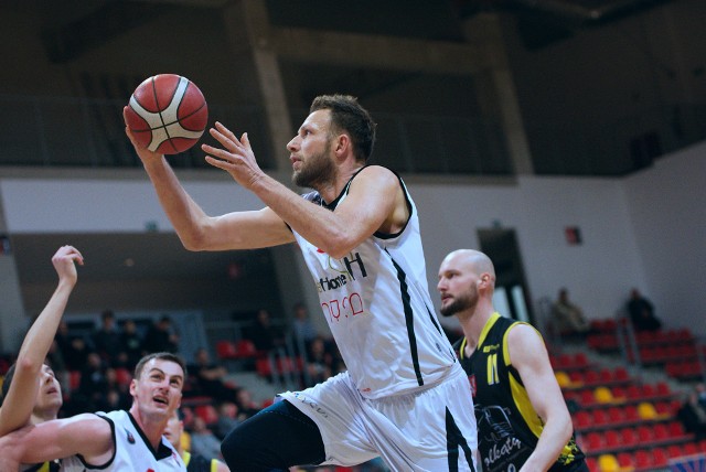 Mimo upływu lat, były reprezentant Polski Michał Ignerski wciąż pokazuje w barwach IgnerHome Basket Nysa swoje duże umiejętności.