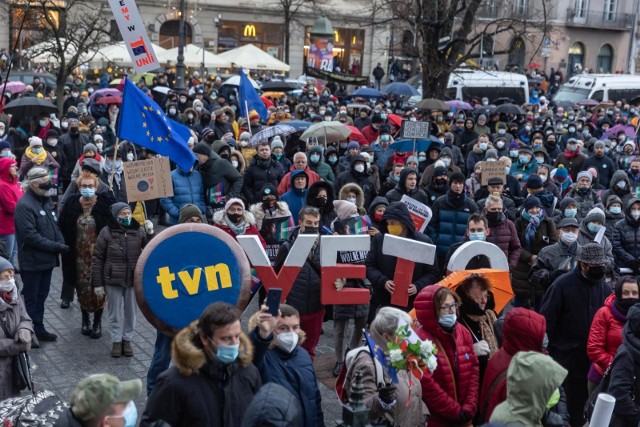 Kraków. Demonstracja przeciwników ustawy medialnej 