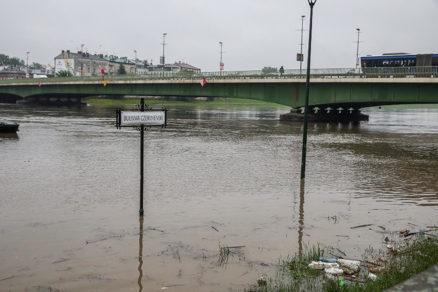 Kraków. Urzędnicy przypominają: do MOPS po pomoc dla powodzian