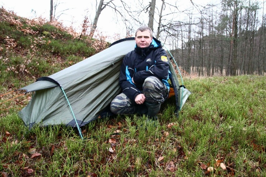 Drugiego dnia wędrówki nakielanin przeszedł 17 km. Dokuczają...