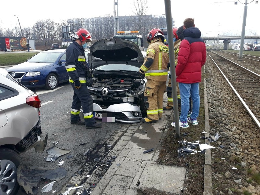 Ukrainiec w wypożyczonym aucie spowodował wypadek na Legnickiej. Nie miał prawa jazdy [ZDJĘCIA]