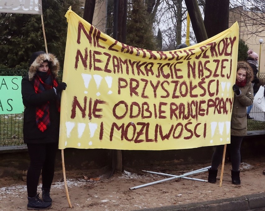 Uczniowie nie chcą likwidacji szkoły ogrodniczej. Dwie szkoły na prawobrzeżu mają być połączone