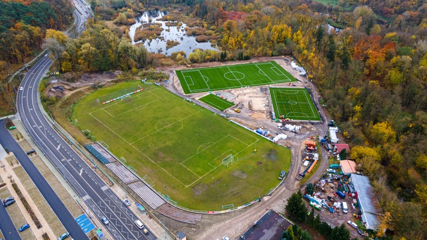 Nowe boiska. Kompleks treningowy na stadionie Arkonii Szczecin pięknieje. ZDJĘCIA