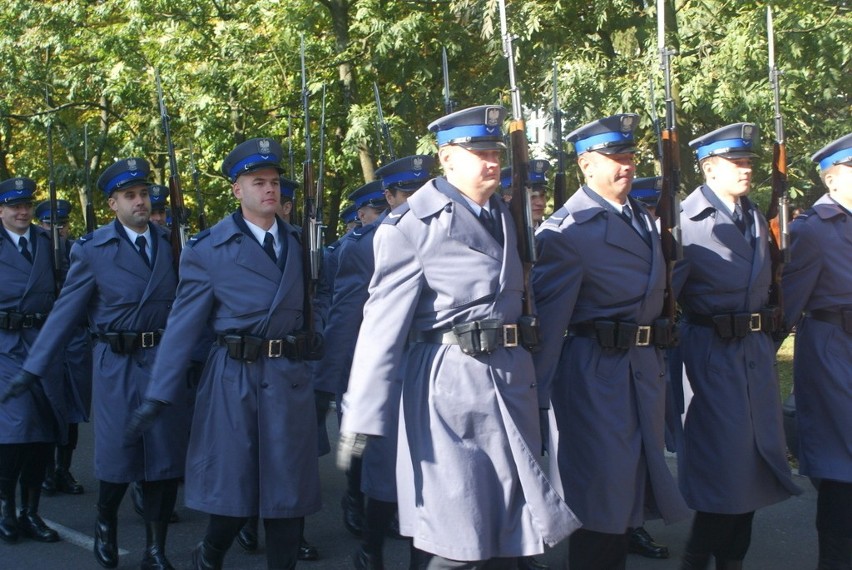 Ślubowanie klasy mundurowej III LO im. L. Szenwalda w...