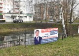 Na ulicach Malborka pełno reklam. Banery wyborcze burmistrza i radnego powieszono na płocie, którego nie ma w urzędowym wykazie