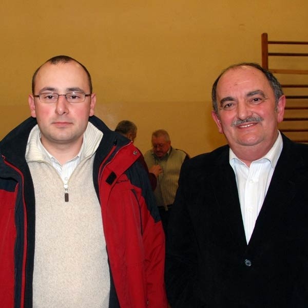 Wojciech Chrobak (z lewej) został prezesem MKS Znicz Jarosław Sportowa Spółka Akcyjna, Roman Śliwiński będzie zawiadywał Stowarzyszeniem Międzyszkolny Klub Sportowy Znicz.