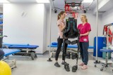 Nowe rozwiązania w Śniadecji: Egzoszkielet i robot pomogą pacjentom wrócić do formy
