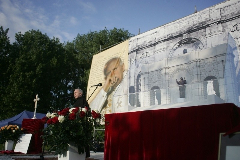 Modlili się w miejscu nowej lokalizacji Pomnika Wdzięczności