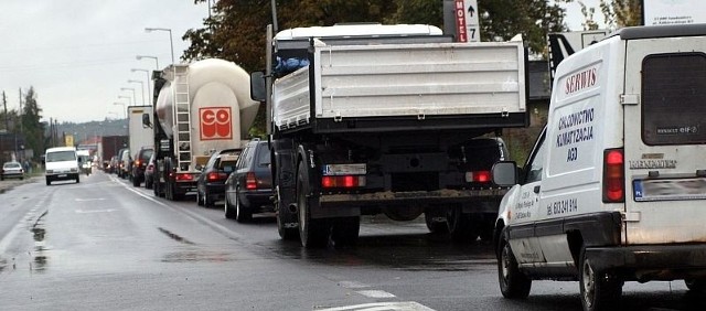 Przez budowę mostu w Sandomierzu na trasach dojazdowych od Tarnobrzega i Stalowej Woli utworzyły się gigantyczne korki.