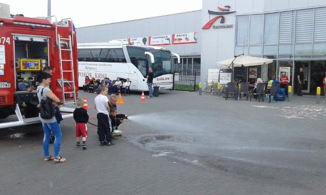 Taki autobus w Świeciu zawsze może liczyć, że znajda się odważni i honorowi, żeby wejść i podzielić się krwią. Dziękujemy!