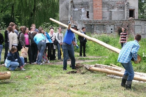 Flisacy budują tratwe w Jaroslawiu...