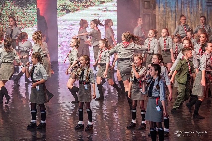 Dziewczęta z Mirca wystąpiły na wielkim koncercie festiwalu harcerskiego w Kielcach