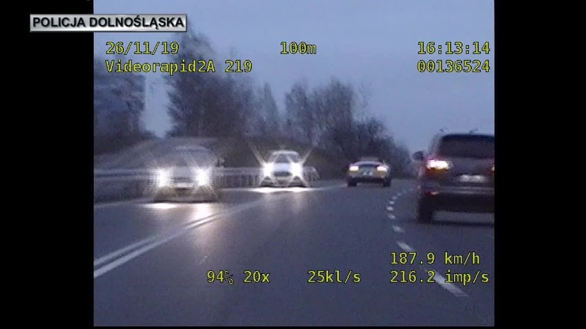 700 zł i 15 punktów dla pirata drogowego w porsche [FILM]