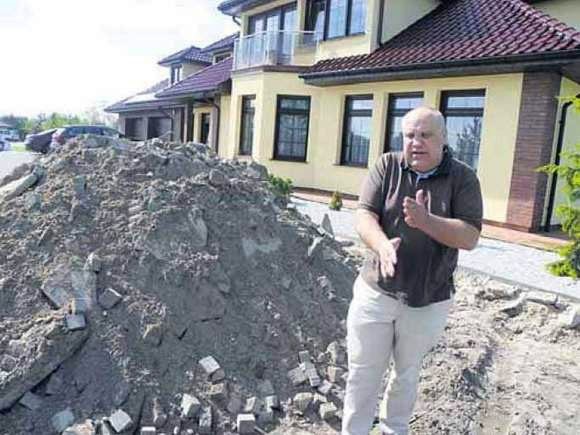 Półtora roku więzienia w zawieszeniu na trzy lata za wjazd ciężkim sprzętem na prywatną posesję i wymuszenie płatności. Zapadł pierwszy i nieprawomocny jeszcze wyrok w sprawie skonfliktowanych przedsiębiorców.