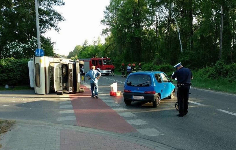 Wypadek kampera w Masłońskich. Sprawcą kierowca fiata seicento ZDJĘCIA