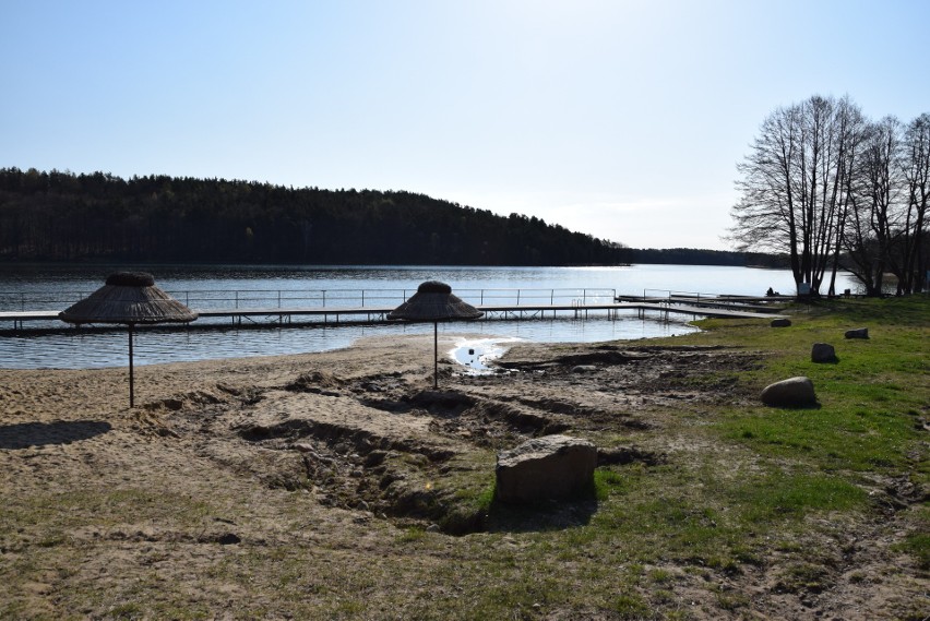 Zniszczona plaża na kąpielisku w podmiasteckim Świeszynie (ZDJĘCIA)  