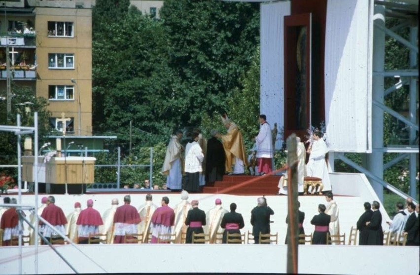 Jan Paweł II w Wielkopolsce. W 1983 roku odwiedził Poznań po...