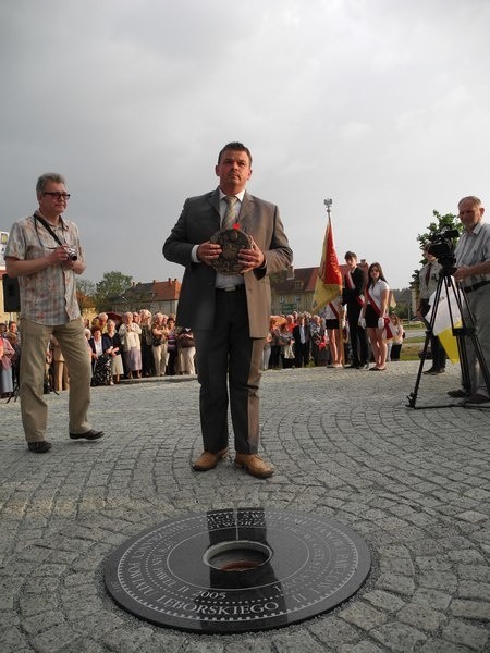 Poświęcenie pomnika papieża w Lęborku