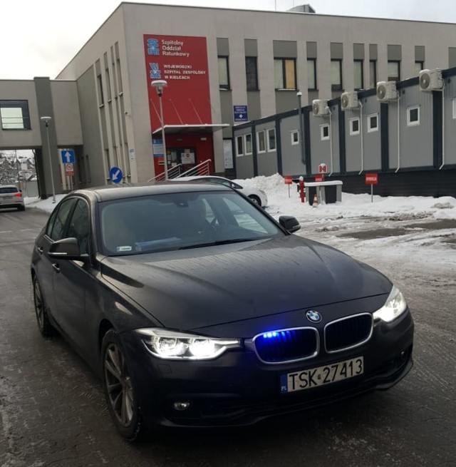 Skarżyscy policjanci z drogówki dowieźli rodzącą kobietę do szpitala w ostatniej chwili.