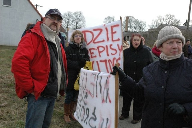 Mieszkańcy Sułowa przeprowadzili już kilka akcji protestacyjnych i podkreślają, że broni nie zamierzają złożyć. Jak widzą, że coś jest nie tak, powiadamiają odpowiednie służby.